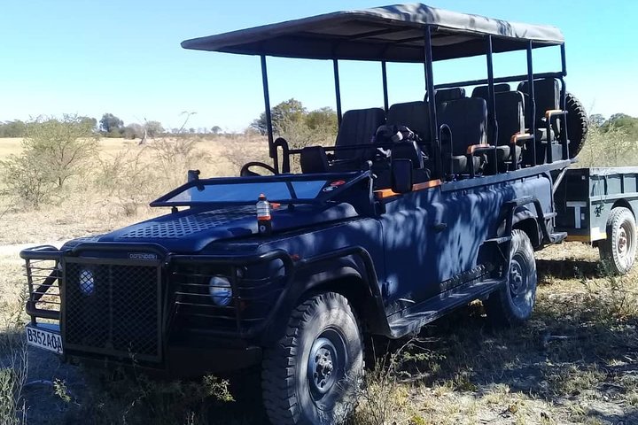 Game viewing vehicle