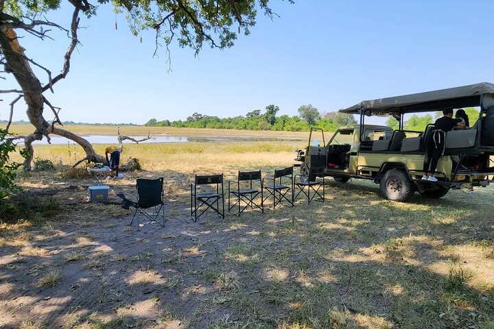 Enjoy a prepared lunch during the drive