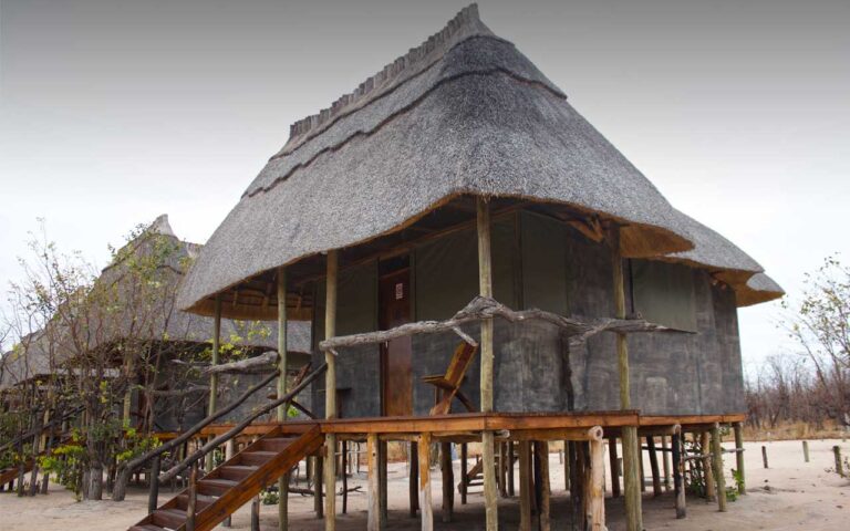 Dzibanana Lodge chalets, Sepako, Botswana