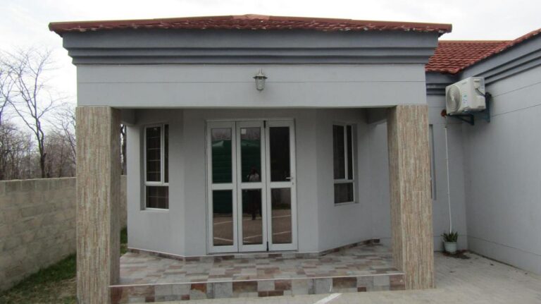 Lilly Petals Guesthouse Maun, Maun - property photograph 1