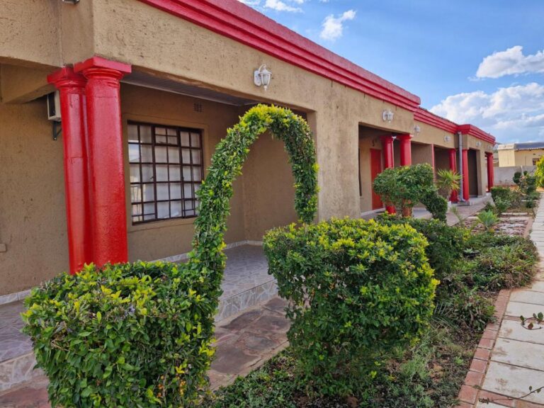 Lormasol Mews Guesthouse, Serowe - fotografia do alojamento 1