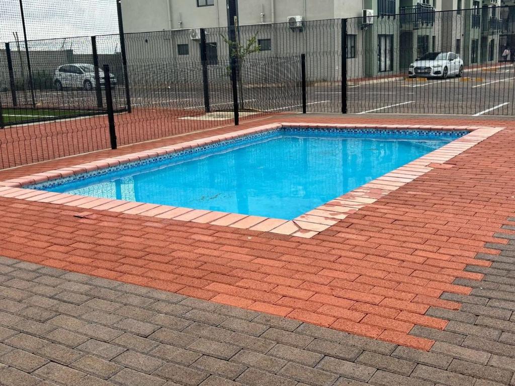 Lola Apartments B12