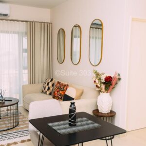 Suite 303，哈博罗内