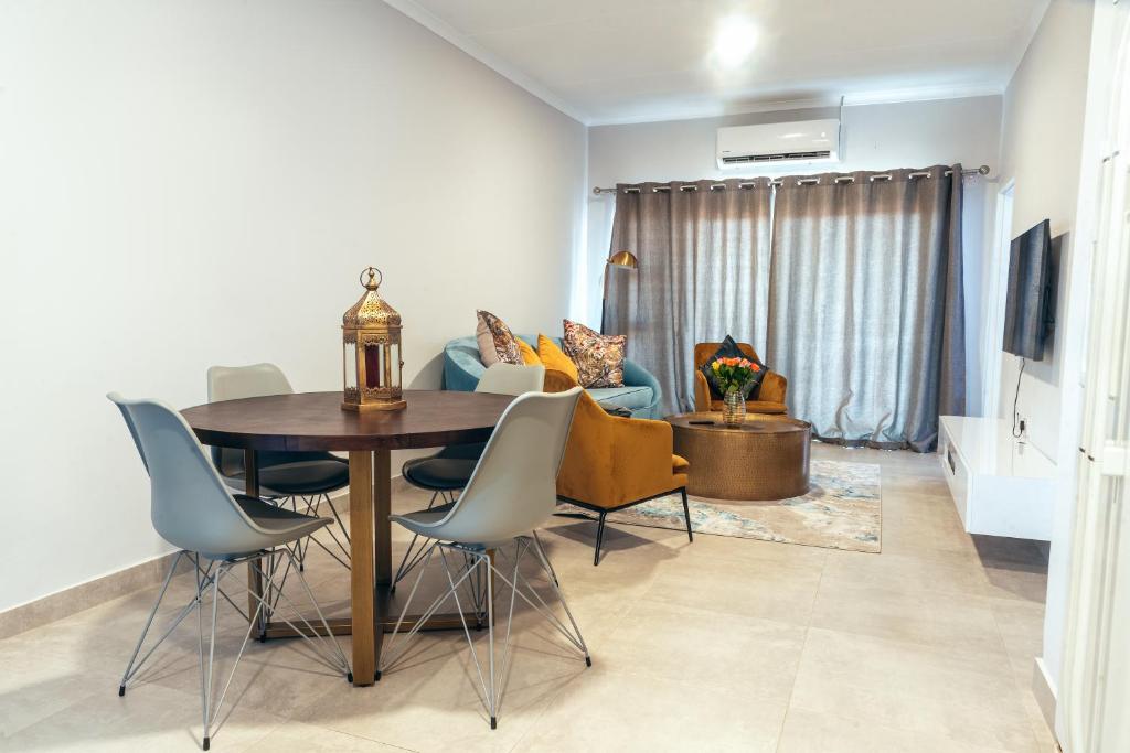 The Luxe Livin' Habitat Alpha A306