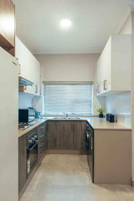 The Luxe Livin' Habitat Alpha A306